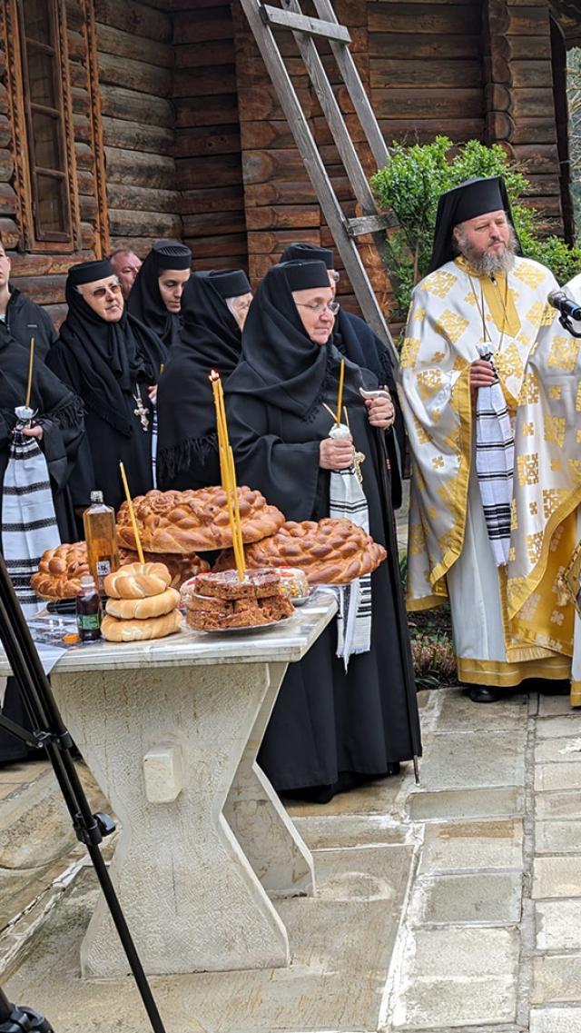 Liturghie arhierească, pricesne și bucurii duhovnicești, la hramul Mănăstirii Voroneț