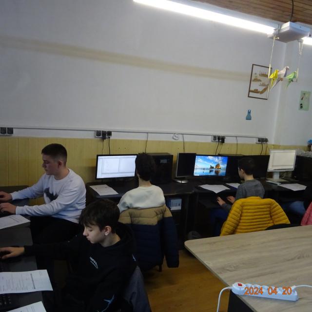 Peste 40 de elevi au participat la Concursul de informatică „StartIT”