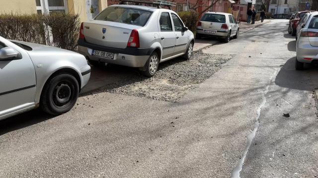 Peste 500 de avarii și tot atâtea gropi lăsate de ACET pe străzile Sucevei, acuză Lucian Harșovschi