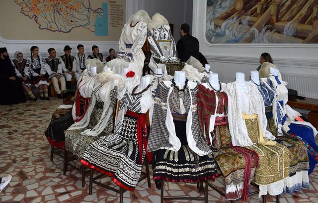 Costumele populare, documente vii care au dăinuit peste veacuri