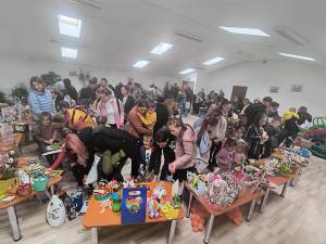 Expoziție cu vânzare în scop umanitar, la Grădinița „Prichindel” Suceava