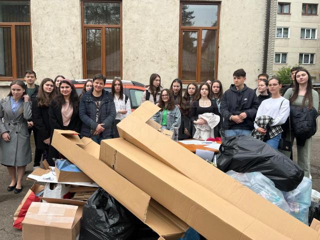 Deșeuri adunate și reciclate de elevii liceului