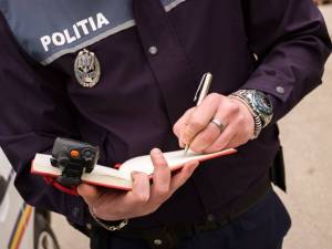 Un sucevean care încerca să vândă un telefon cu 1.500 de euro a fost înșelat cu un transfer bancar fictiv. Foto Poliția Română