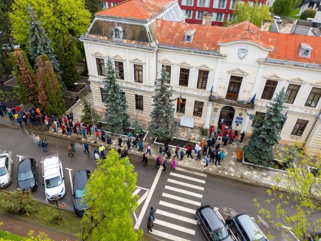 Demonstrație de forță la depunerea candidaturii lui Traian Andronachi pentru Primăria Rădăuți