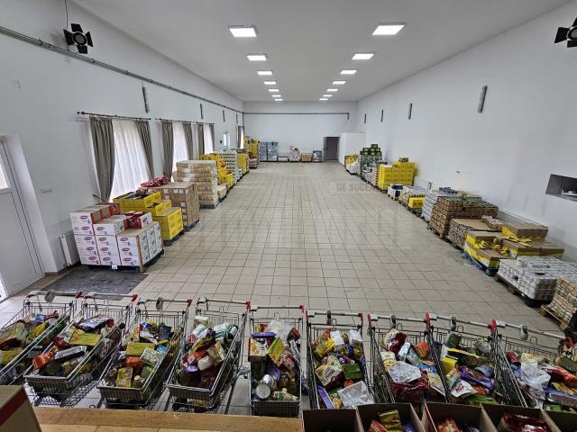 Pachete cu alimente pentru pensionarii cu pensii sub 2.000 de lei, la Salcea