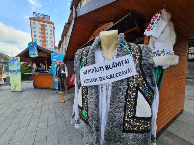 „Târgul de Paști”, deschis în centrul Sucevei, atât cu produse meșteșugărești, cât și cu bunătăți de la producători locali