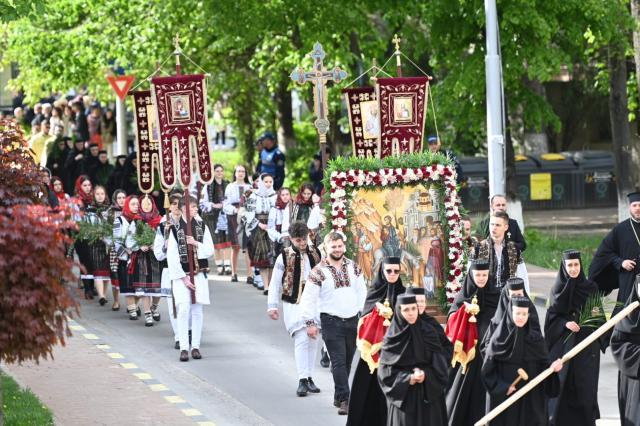 Procesiune de Florii, pe străzile Sucevei. Foto artistul.studio