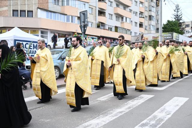 Procesiune de Florii, pe străzile Sucevei. Foto artistul