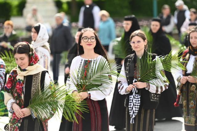 Procesiune de Florii, pe străzile Sucevei. Foto artistul