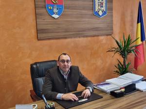 Primarul din Vatra Moldoviței, Virgil Saghin, a fost repus în funcție și și-a depus candidatura pentru un nou mandat
