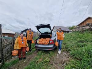 600 de pachete cu alimente, distribuite oamenilor săraci din județ