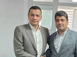 Ministrul Transporturilor, Sorin Grindeanu, și candidatul PSD pentru Primăria Vatra Dornei, Gheorghe Apetrii