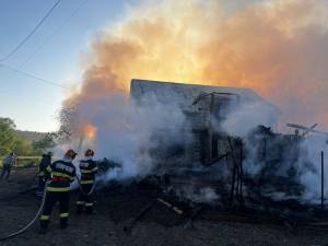 Incendiu uriaș la Valea Moldovei