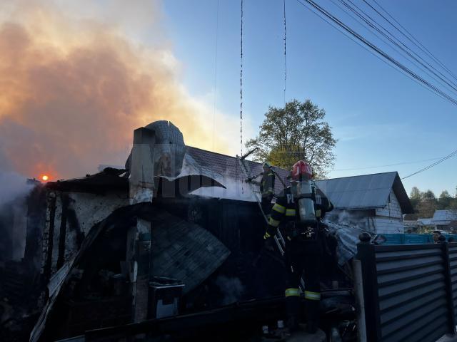 Incendiu uriaș la Valea Moldovei