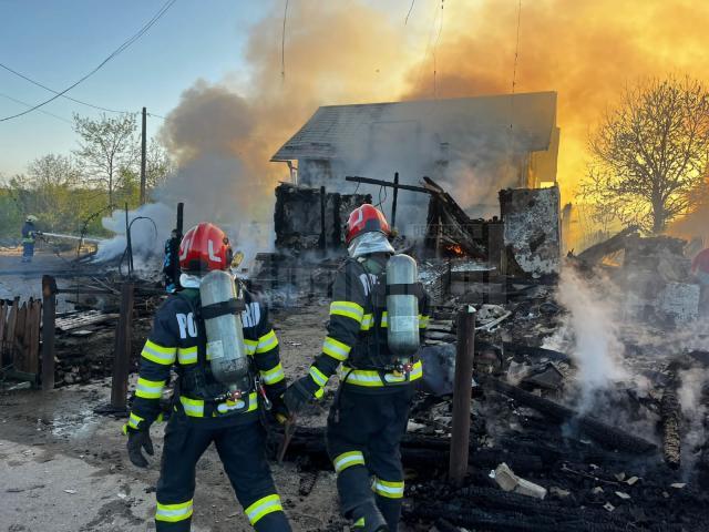 Incendiu uriaș la Valea Moldovei