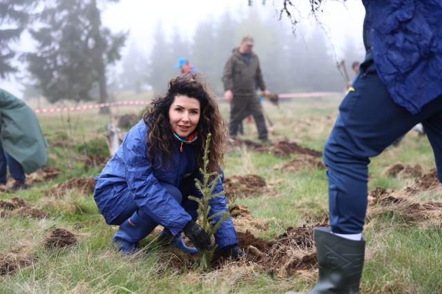 Apa Bucovina – continuăm să protejăm Ținutul Echilibrului A avut loc cea de-a cincea acțiune de reîmpădurire, alături de nume mari ale sportului românesc