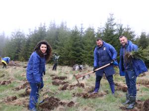 Apa Bucovina – continuăm să protejăm Ținutul Echilibrului A avut loc cea de-a cincea acțiune de reîmpădurire, alături de nume mari ale sportului românesc