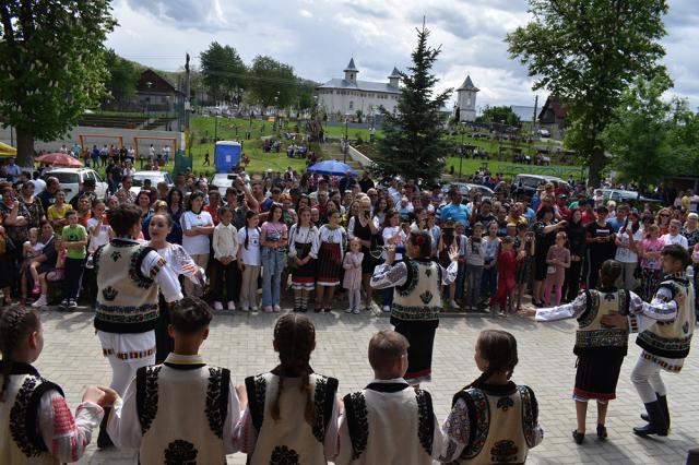 Primăria Liteni a pregătit un frumos program artistic la inaugurarea parcului din Rotunda