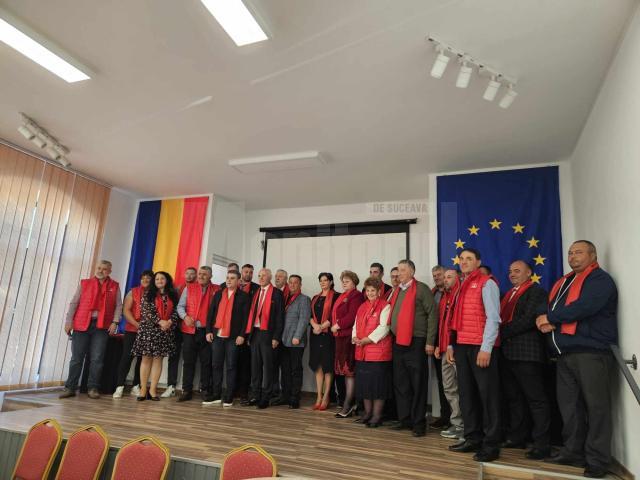 Fotografie de grup de la lansarea candidaturii lui Ion Vasiliu