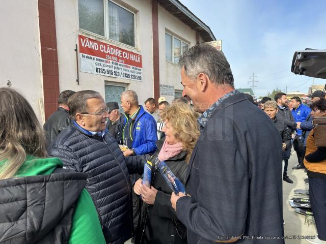 Gheorghe Flutur, întâlnire cu oamenii în piața auto din Rădăuți