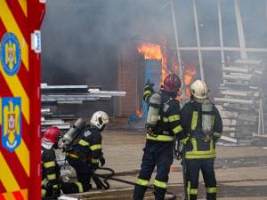 Un incendiu la o fabrică din Salcea a impus transmiterea unui mesaj Ro-Alert