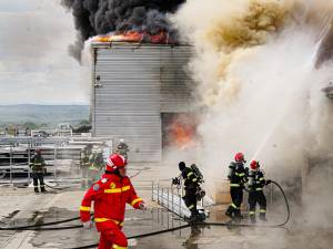 Un incendiu la o fabrică din Salcea a impus transmiterea unui mesaj Ro-Alert