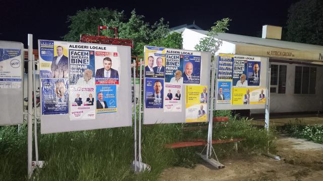 Panouri cu afișe electorale