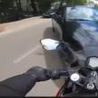 Minor de 16 ani, pe motocicletă, rănit de un șofer care a virat stânga și i-a ieșit în față