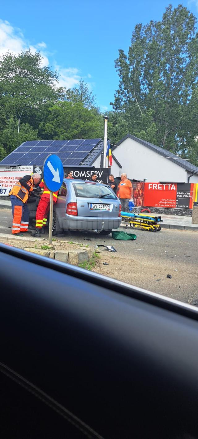 Accident în Suceava, provocat de o mașină ”Școala” condusă de elev