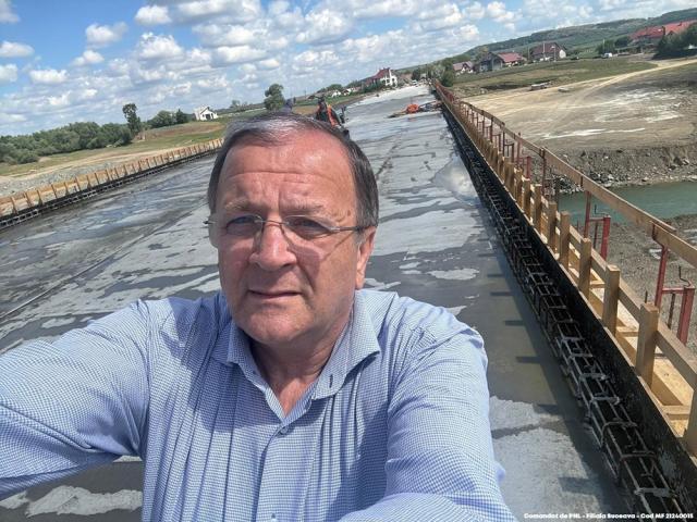 Președintele CJ Suceava a vrut să vadă ritmul lucrărilor la podul de la Milișăuți