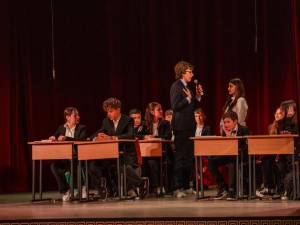 Piesa de teatru jucată în limba germană de elevi ai Colegiului “Hurmuzachi” FOTO Emanuela Ciornei