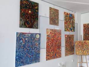 Picturi semnate de artistul Iulian Dziubinski pot fi admirate la Galeria de artă „Zamca”