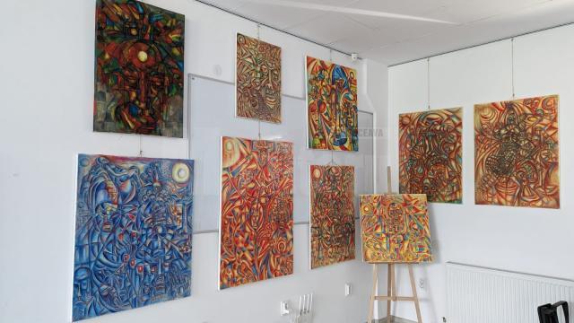 Picturi semnate de artistul Iulian Dziubinski pot fi admirate la Galeria de artă „Zamca”