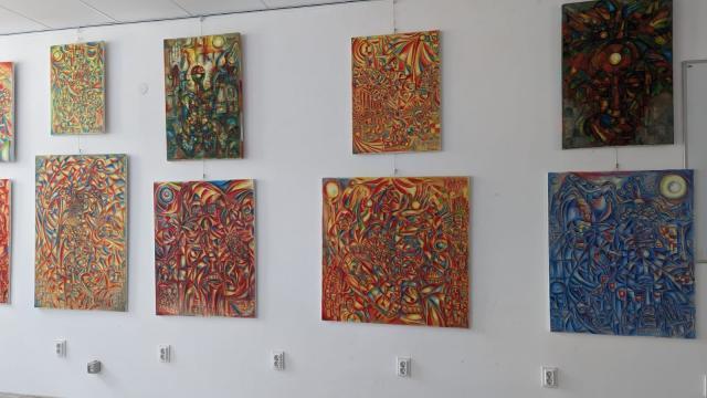 Picturi semnate de artistul Iulian Dziubinski pot fi admirate la Galeria de artă „Zamca”