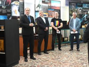 Rectorul USV Mihai Dimian, primarul de Siret Adrian Popoiu, jurnalistul Marius Cocoș și colectionarul Florin Gusul (