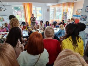 Desenele copiilor, interpretate de părinți, cu ajutorul psihologilor, în cadrul proiectului Familia din inima mea la Grădinița Obcini