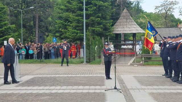 Drapelul de luptă al ISU Suceava a fost decorat cu Ordinul „Bărbăţie şi Credinţă” în grad de Cavaler, în cadrul unui ceremonial militar 3