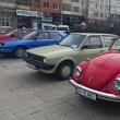 Retro Parada Primăverii a adus pe esplanada din fața Casei de Cultură din Suceava peste 100 de autovehicule de epocă