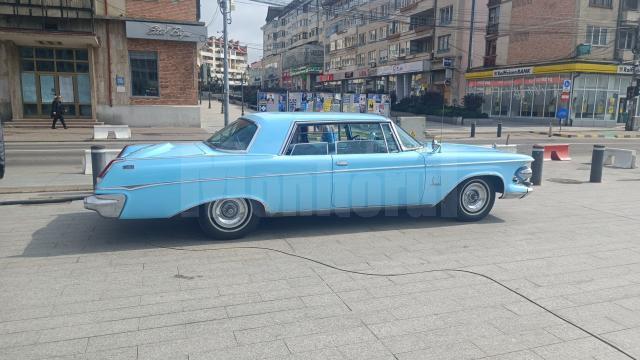 Retro Parada Primăverii a adus pe esplanada din fața Casei de Cultură din Suceava peste 100 de autovehicule de epocă