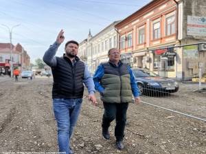 Președintele CJ Suceava, Gheorghe Flutur, și primarul Bogdan Loghin au verificat lucrările din zona centrală a municipiului Rădăuți