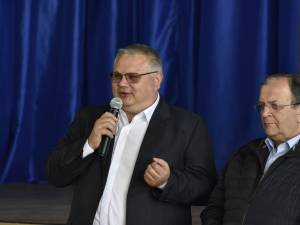 Candidatul PNL pentru Primăria Mitocu Dragomirnei, Radu Airoaie, și președintele CJ Suceava, Gheorghe Flutur