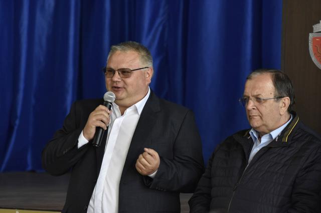 Candidatul PNL pentru Primăria Mitocu Dragomirnei, Radu Airoaie, și președintele CJ Suceava, Gheorghe Flutur