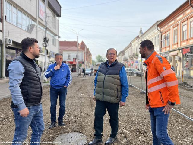 Președintele CJ Suceava Gheorghe Flutur și primarul Bogdan Loghin au verificat lucrările din zona centrală a municipiului Rădăuți