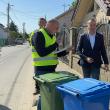 Distribuirea gratuită a noilor pubele de colectare pentru deșeurile menajere, la casele din municipiul Suceava, a început de miercuri, 22 mai