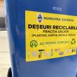 Distribuirea gratuită a noilor pubele de colectare pentru deșeurile menajere, la casele din municipiul Suceava, a început de miercuri, 22 mai