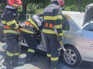 S-a stropit cu benzină în propria mașină, iar apoi și-a dat foc și a murit ars de viu