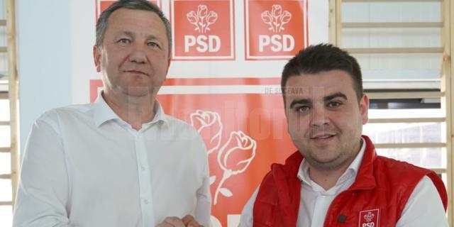 Gheorghe Șoldan alături de primarul din Boroaia, Vasile Berariu