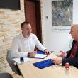 Contractul de renovare energetică a imobilelelor  a fost semnat miercuri de către viceprimarul Sucevei, Lucian Harșovschi, cu reprezentantul firmei Test Prima, Viorel Juravle