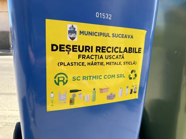 Distribuirea gratuită a noilor pubele de colectare pentru deșeurile menajere, la casele din municipiul Suceava, a început de miercuri, 22 mai