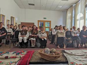 „Despre tradiții... Ia românească – moștenire culturală strămoșească”, la Biblioteca Bucovinei